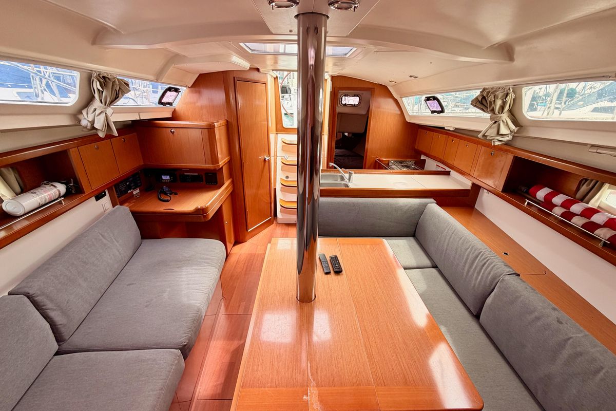 2010 Beneteau Oceanis 34