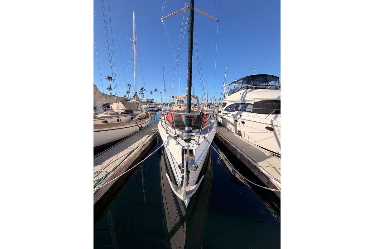 2005 Hunter Passage 456