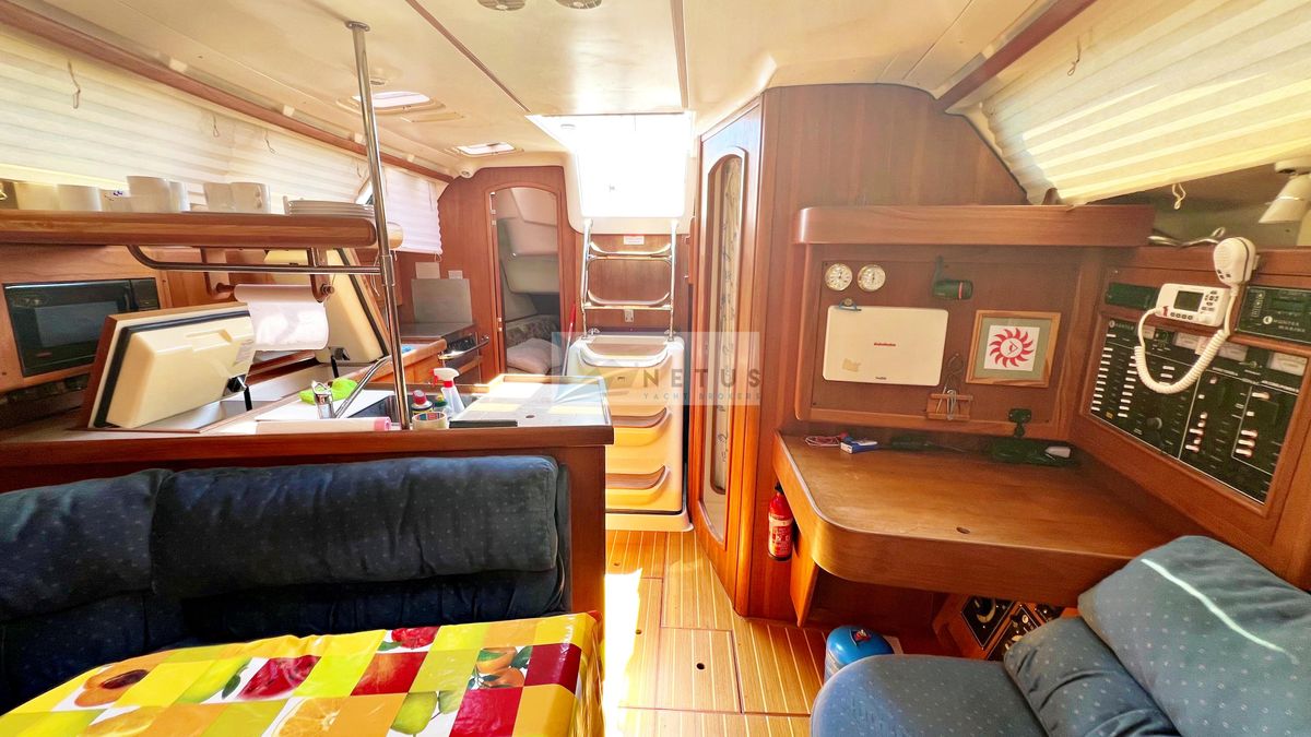 2001 Hunter 380