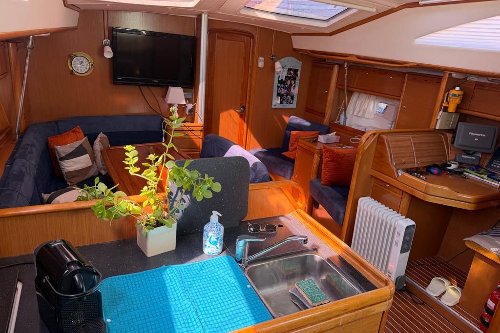 2011 Bavaria Vision 44