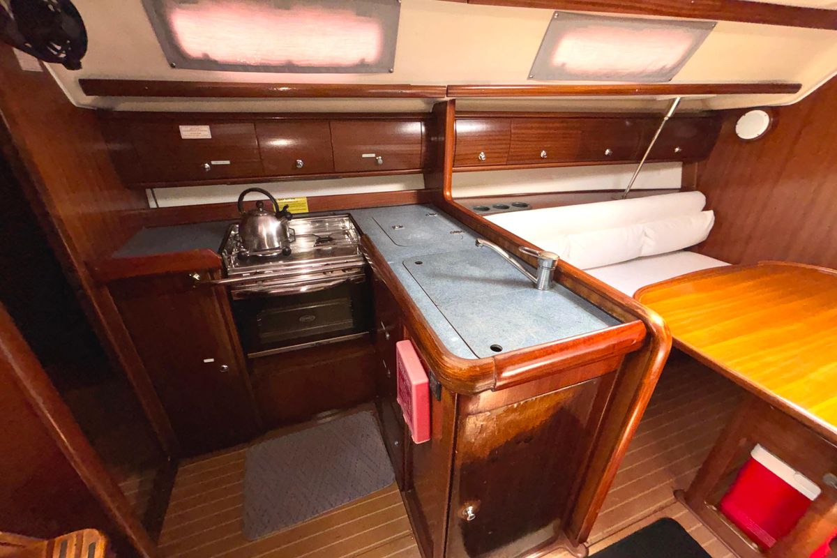 2005 Bavaria 36