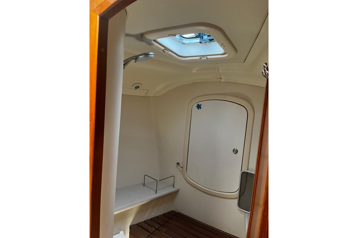 2006 Hunter 41 Deck Salon