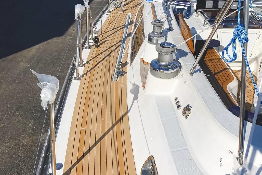 1999 Hylas 54