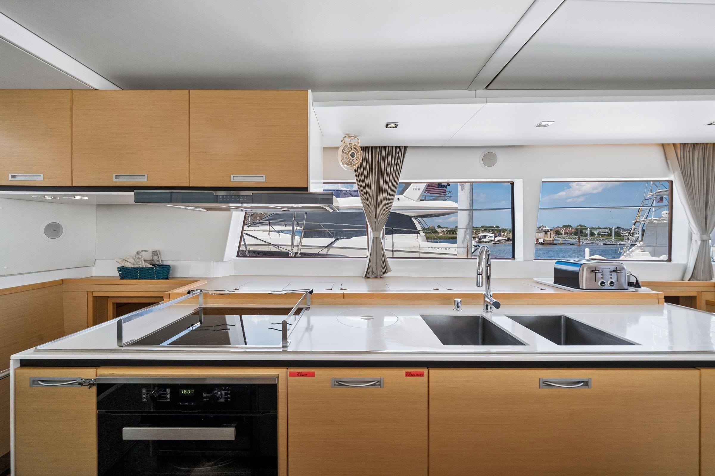 2014 Lagoon 620