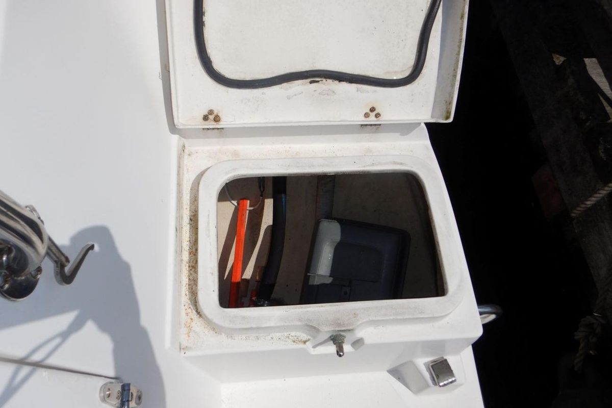 2001 Hunter 320