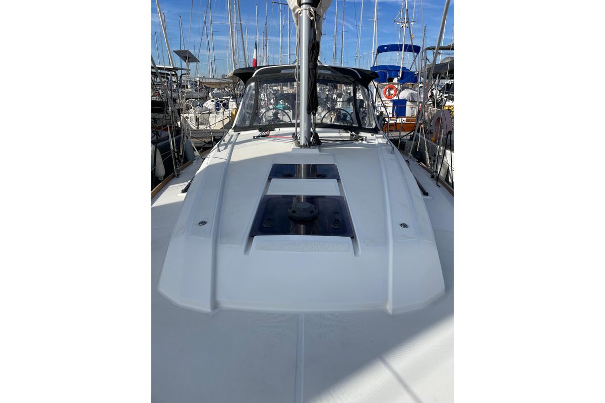2020 Beneteau Oceanis 35.1