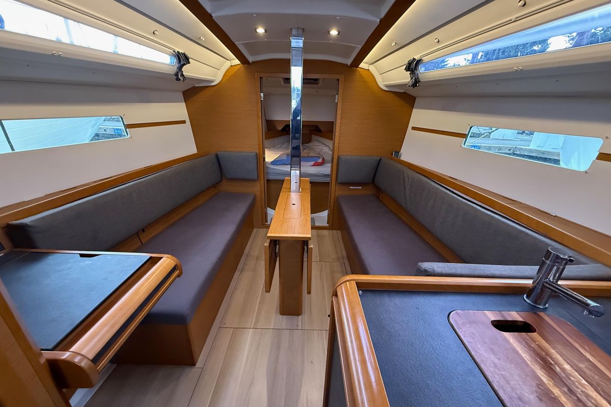 2016 Jeanneau Sun Odyssey 349