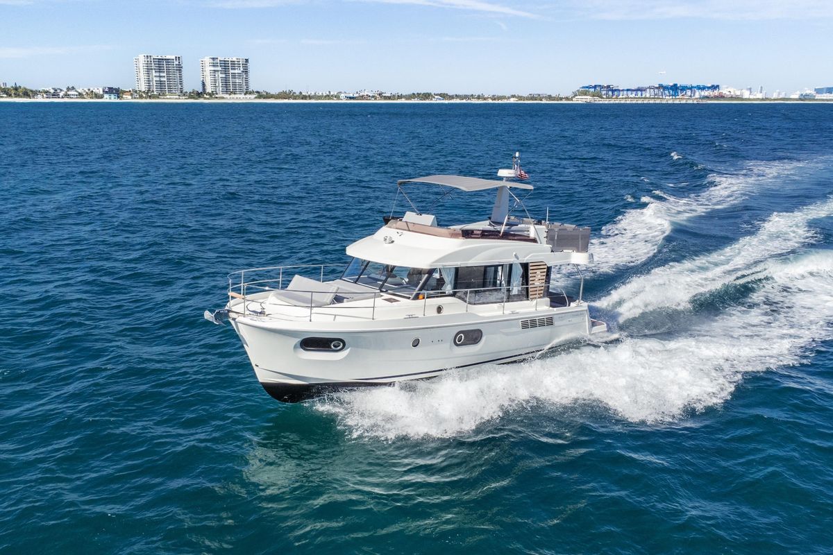 2025 Beneteau Swift Trawler 41 Fly
