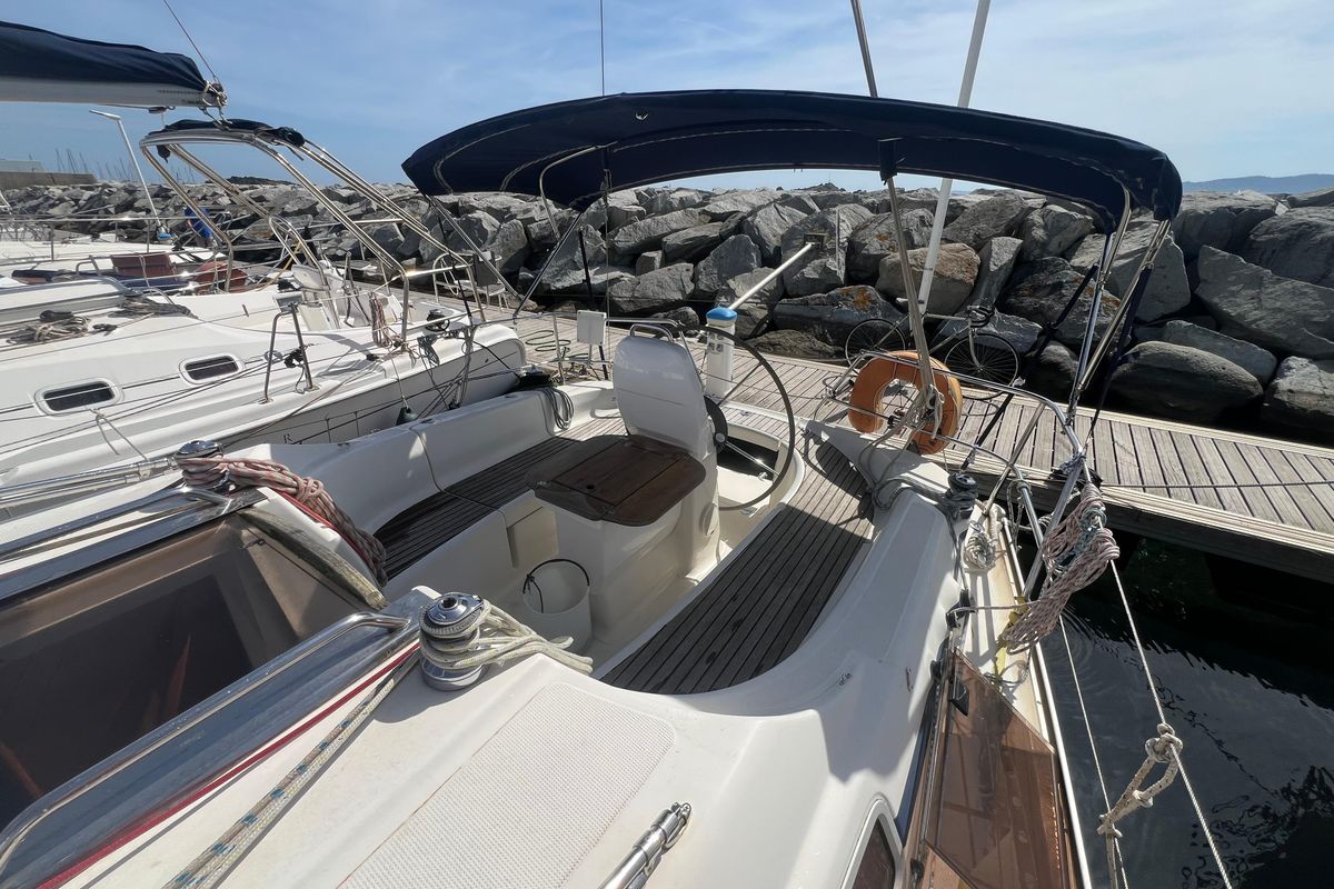2005 Bavaria Cruiser 33
