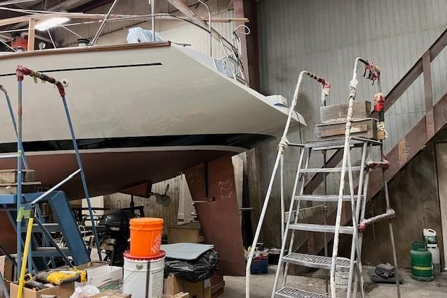 1983 Endeavour 35