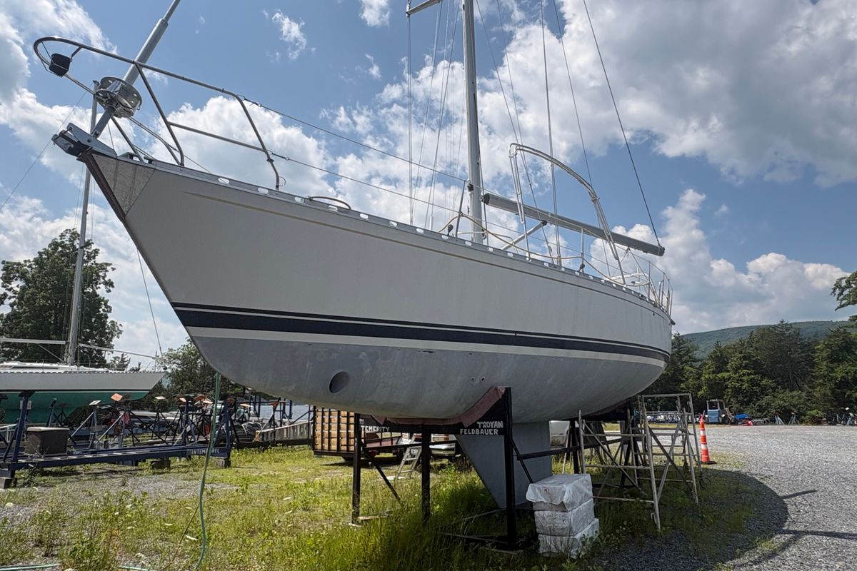 1985 Beneteau First 435