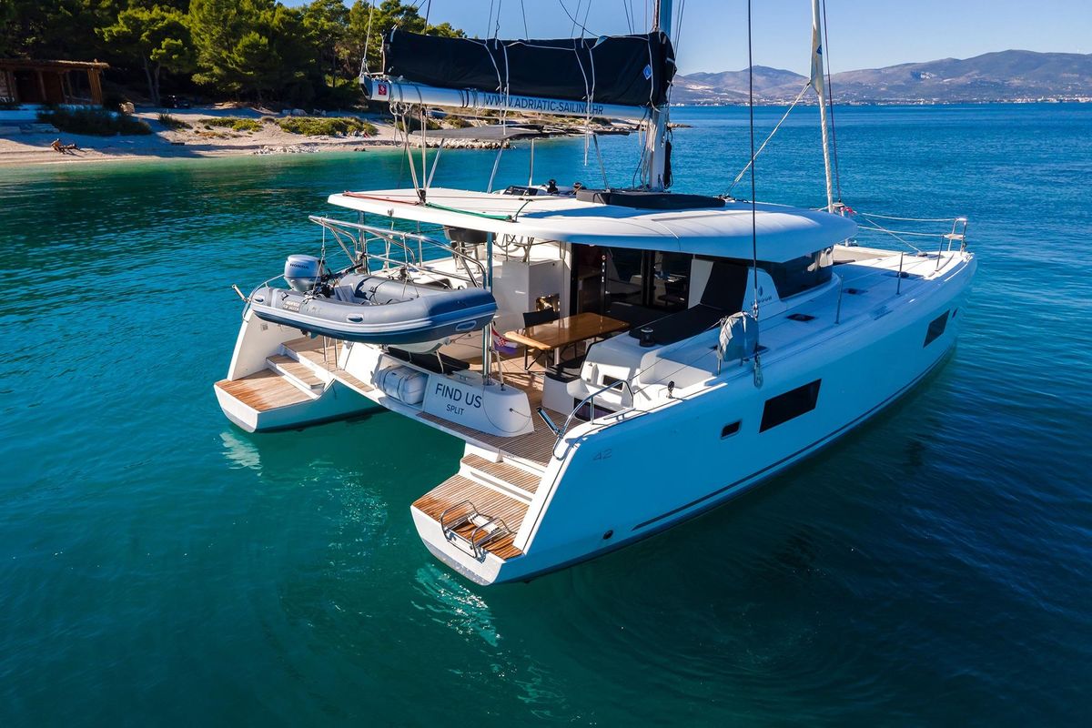 2021 Lagoon 42