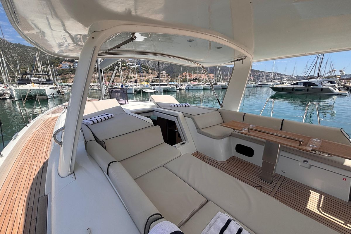 2020 Beneteau Oceanis Yacht 54