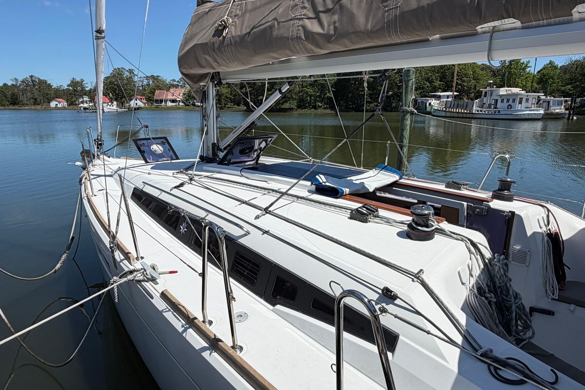 2015 Jeanneau Sun Odyssey 349