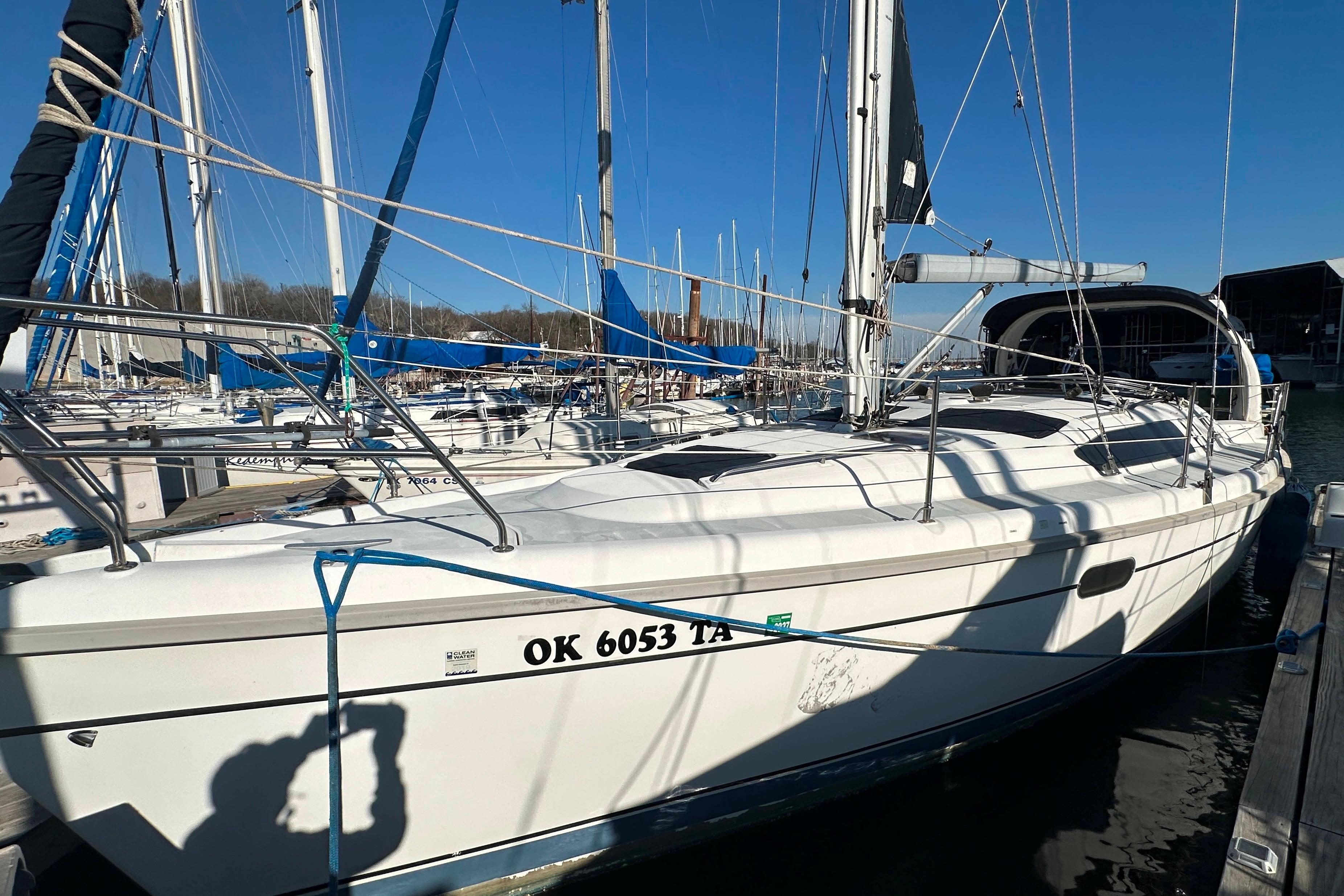 1999 Hunter 380 for sale in Denison, Texas