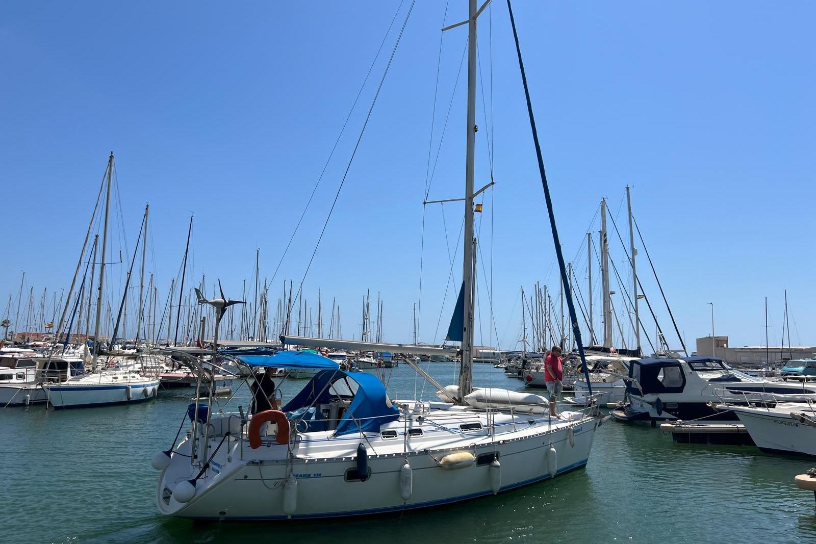 1994 Beneteau Oceanis 351 for sale in Valencia, Spain