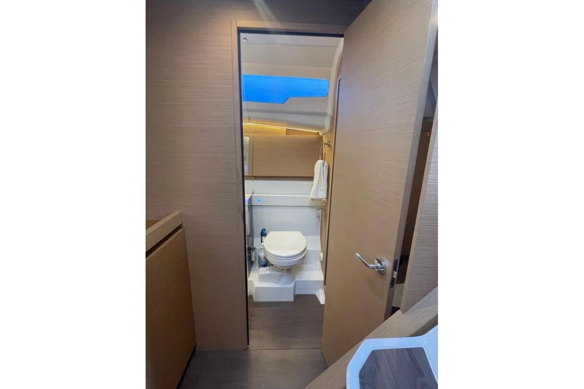 2022 Jeanneau Sun Odyssey 490