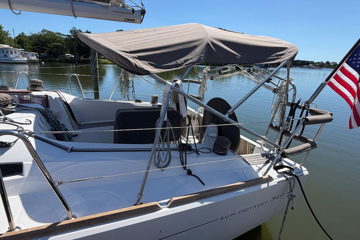 2015 Jeanneau Sun Odyssey 349