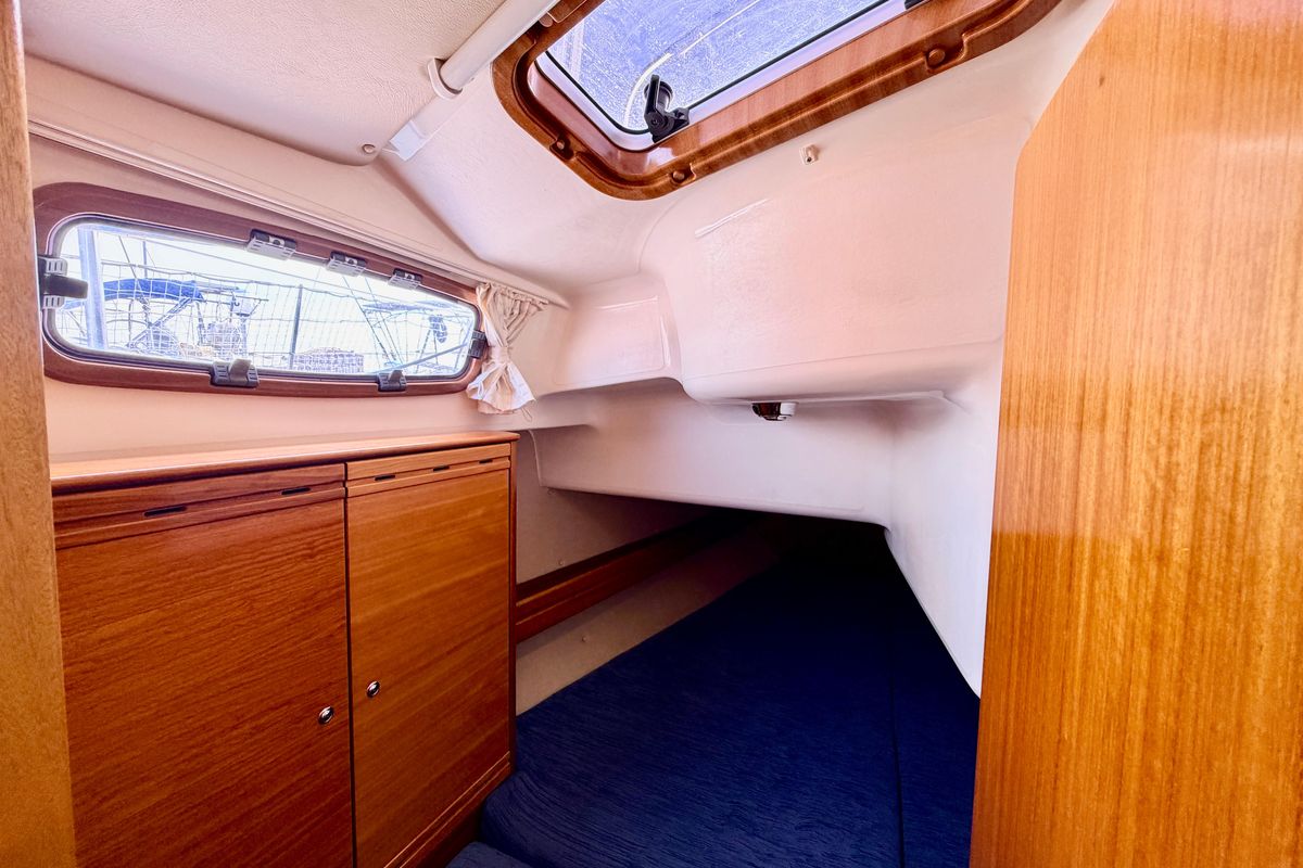 2006 Bavaria Cruiser 37