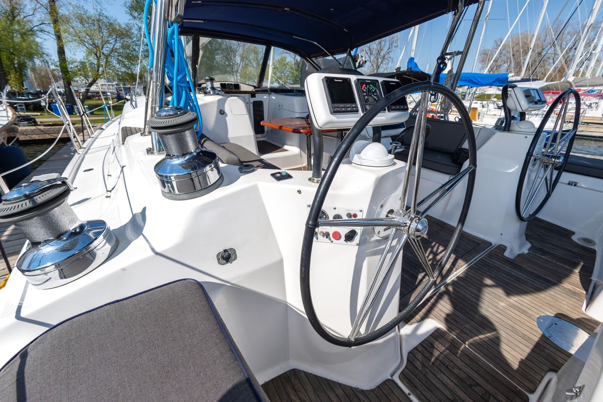 2007 Hunter 49