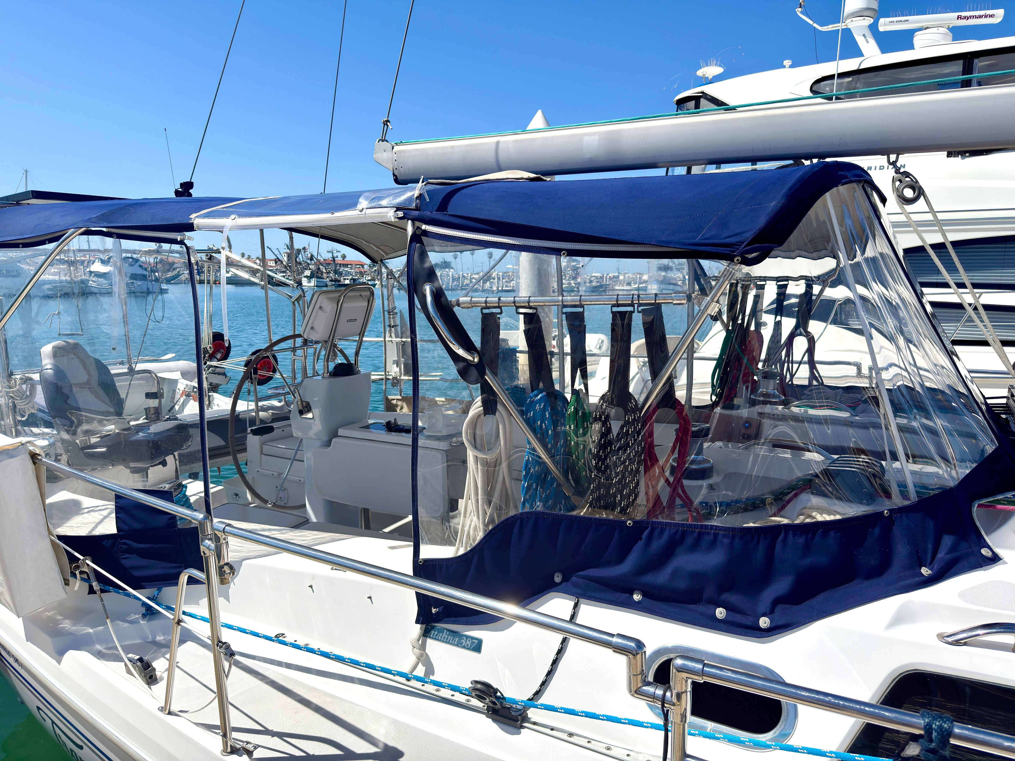 2005 Catalina 387