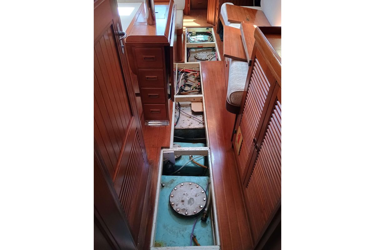 1985 Tayana 42