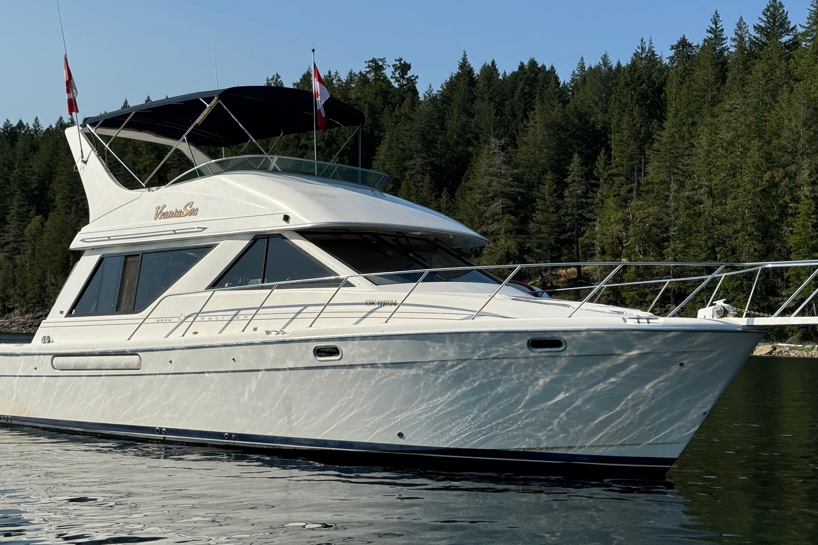 1997 Bayliner 3988 Command Bridge Motoryacht for sale in Stanley Park, British Columbia, Canada