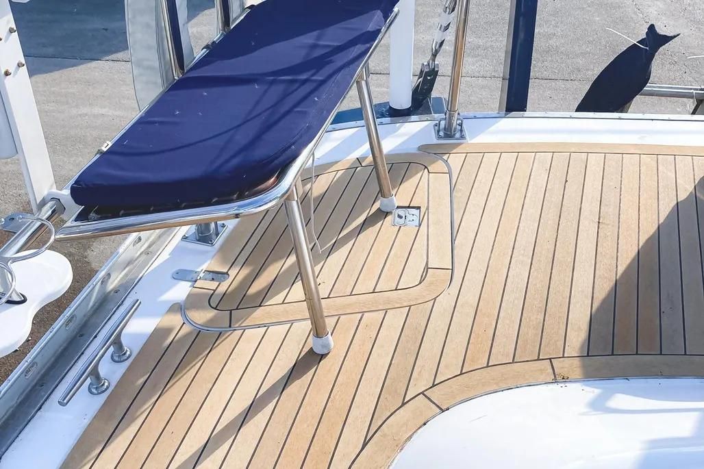 1999 Hylas 54