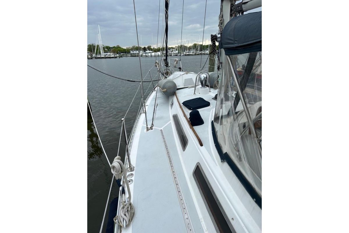 1989 Hylas 44