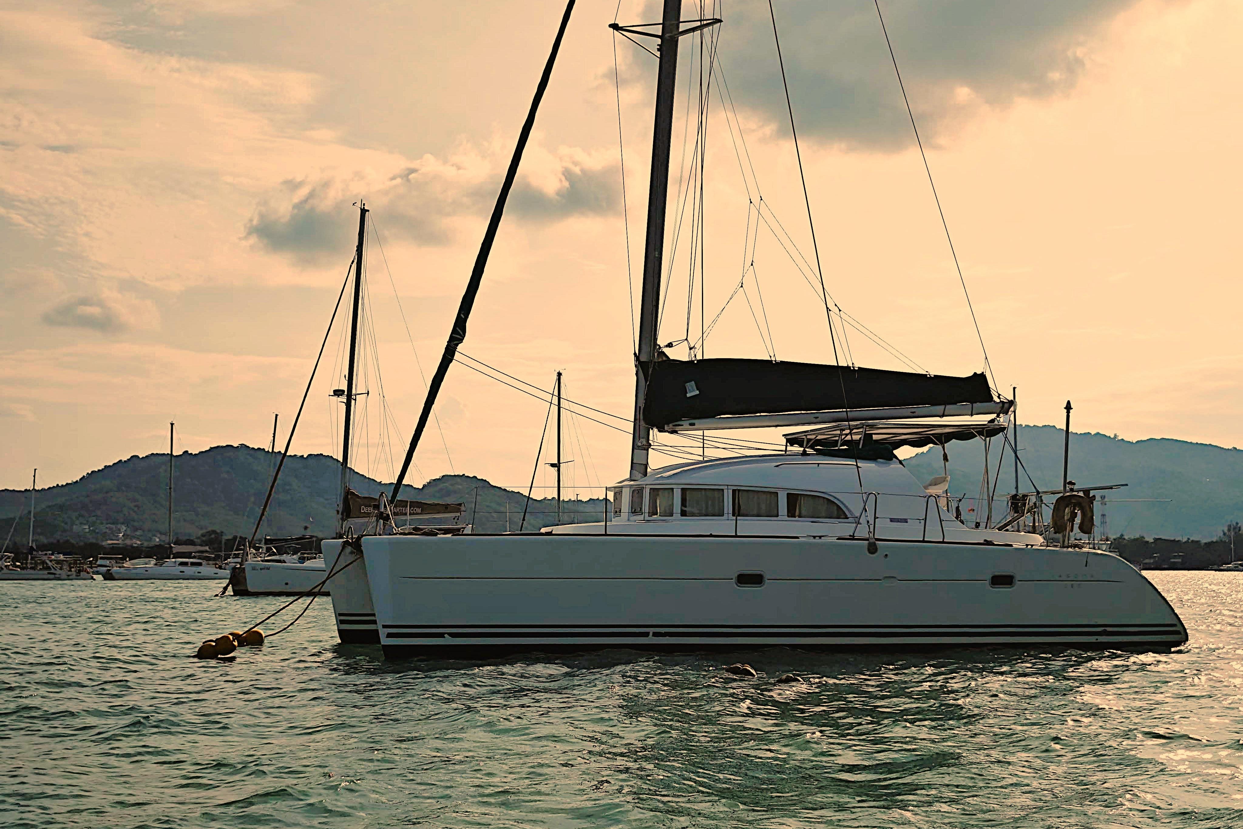 2000 Lagoon 380 for sale in Kuah, Malaysia