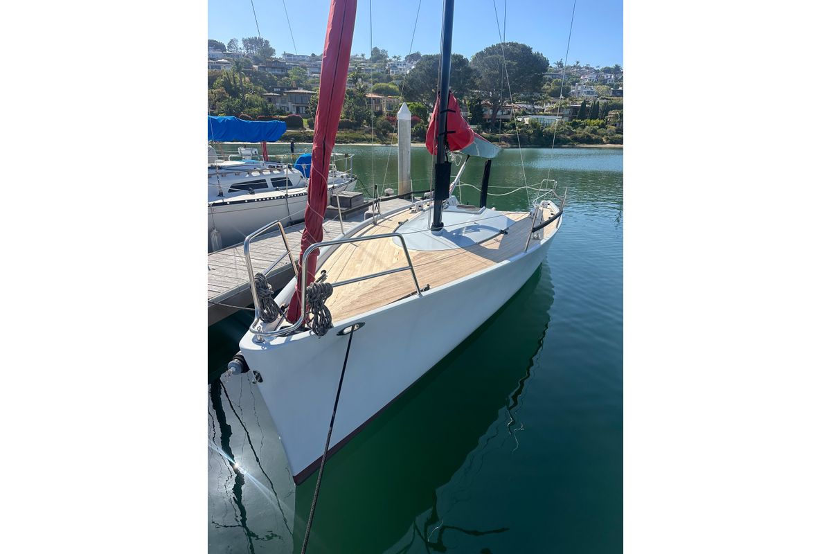 2006 Maxi Dolphin Cross Current 33