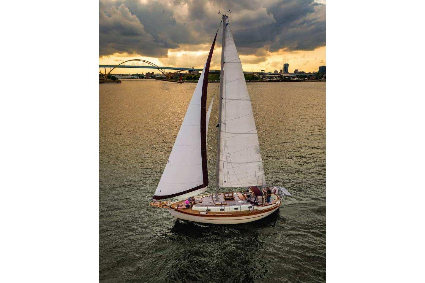 1980 Young Sun 35 for sale in Milwaukee, Wisconsin