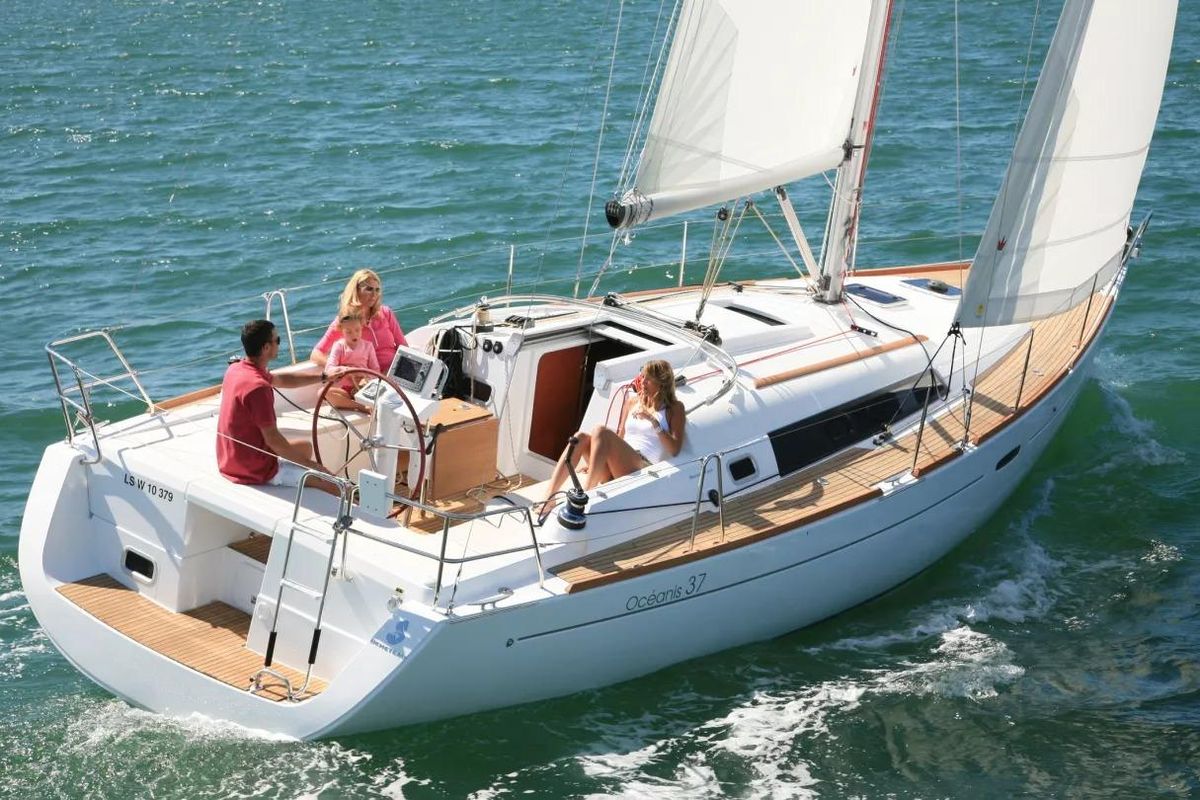 2012 Beneteau Oceanis 37