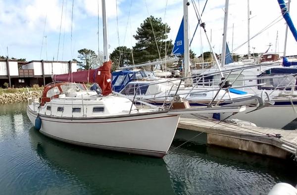 1990 Island Packet 27 for sale in Chichester, West Sussex, United Kingdom