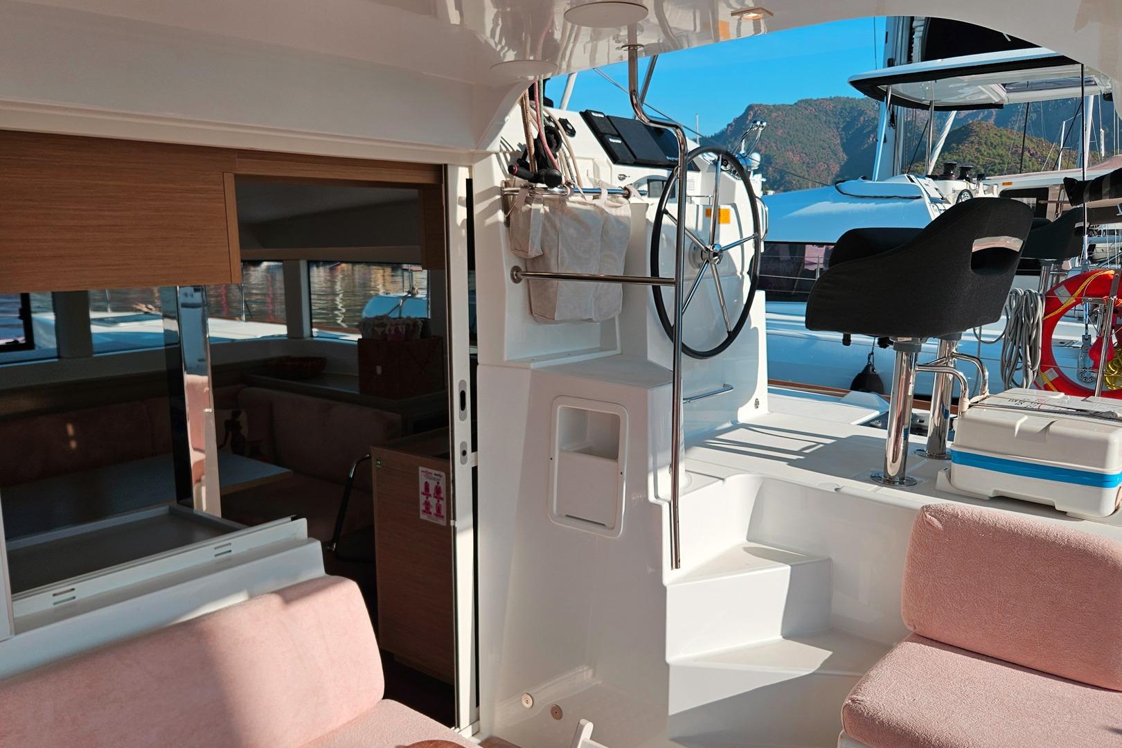 2023 Lagoon 40