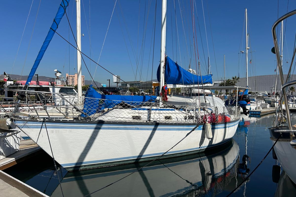 1984 Hunter 37 Cherubini Cutter