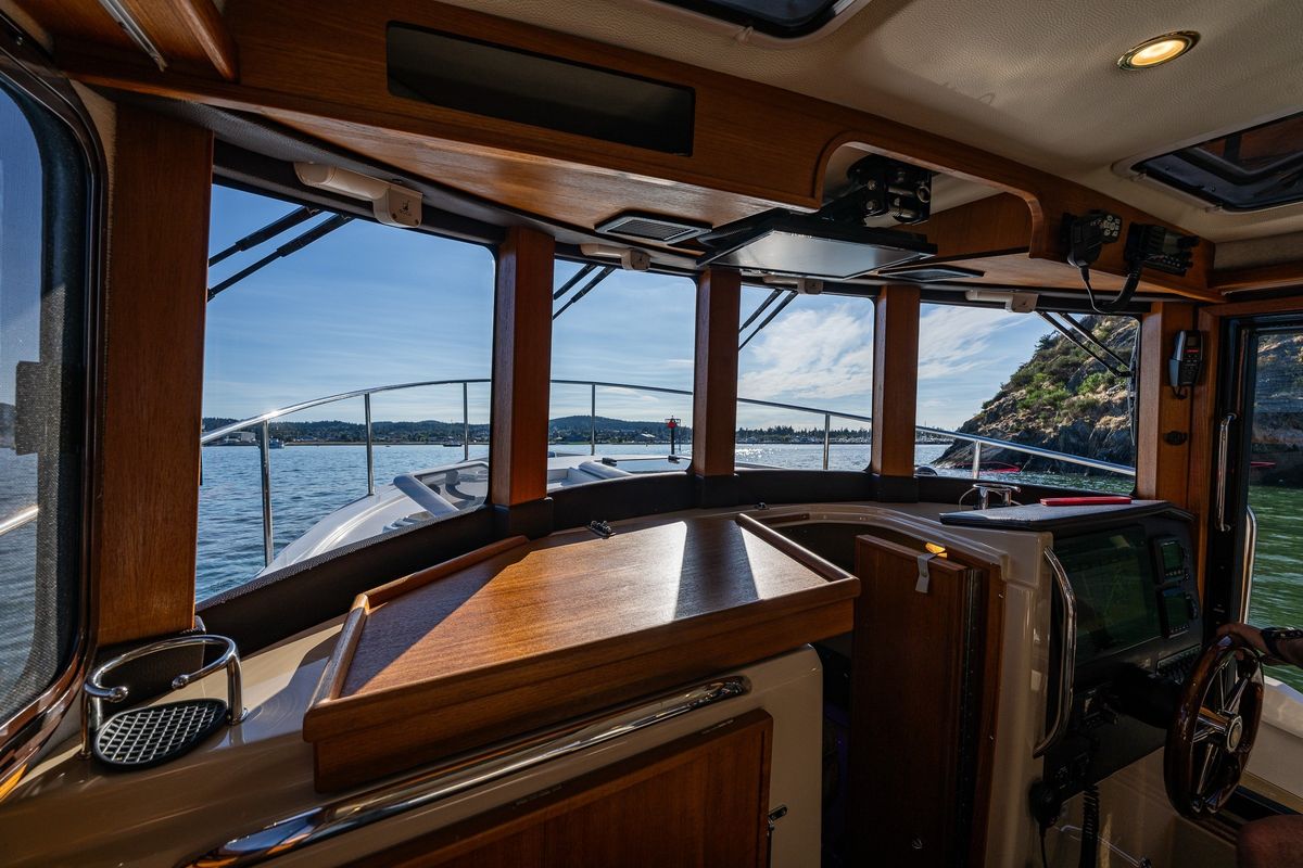 2016 Ranger Tugs R-31 CB