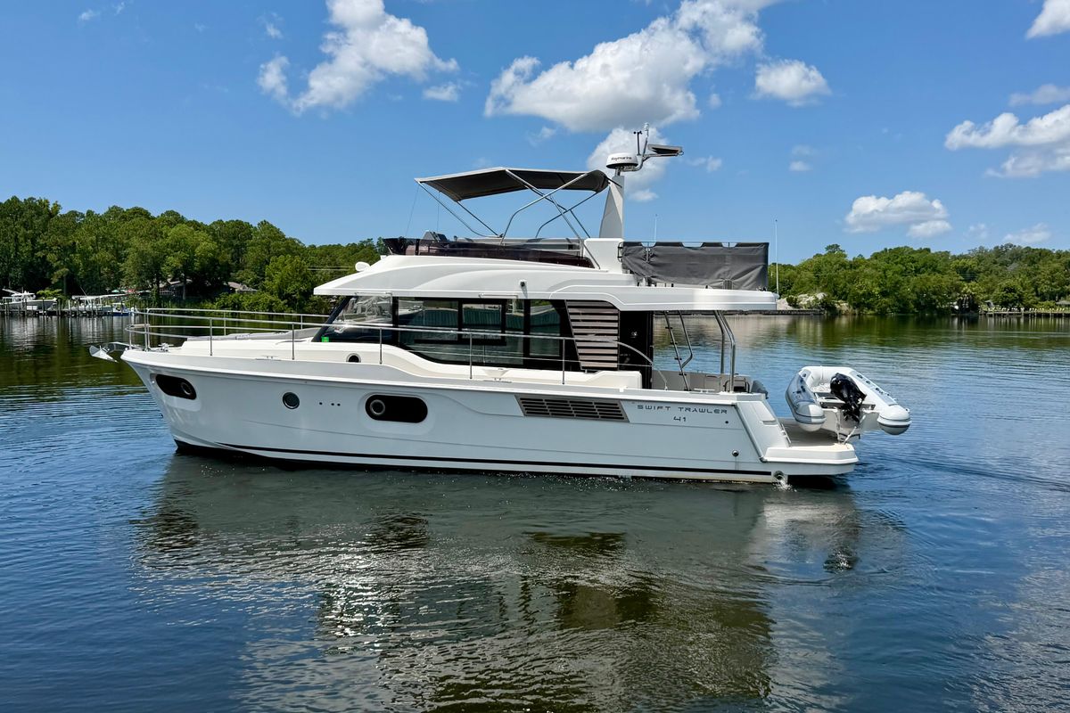 2025 Beneteau Swift Trawler 41 Fly
