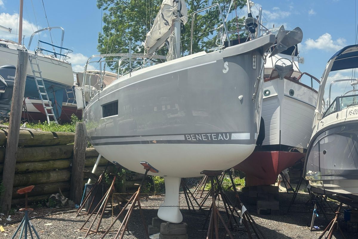 2021 Beneteau Oceanis 30.1