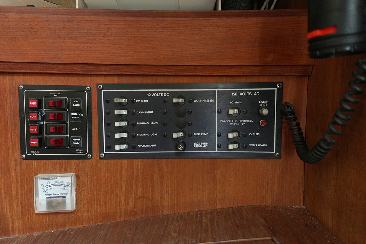 1985 Hunter 28.5