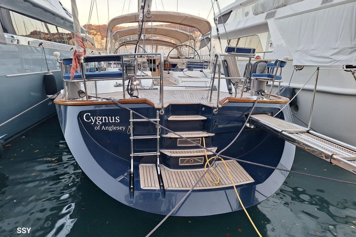 2004 Oyster 82