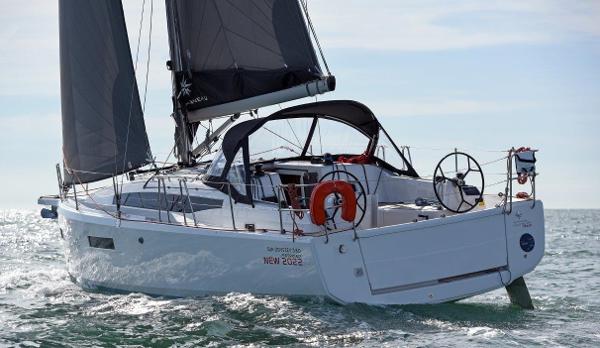 2025 Jeanneau Sun Odyssey 380 for sale in Saint Gilles Croix DE VIE, Vendée, France