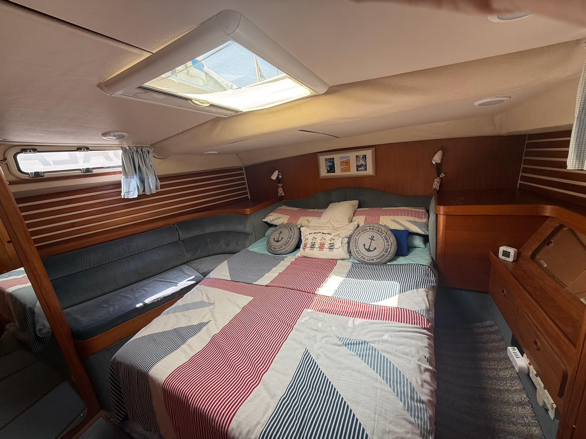 1990 Moody 425 Boats