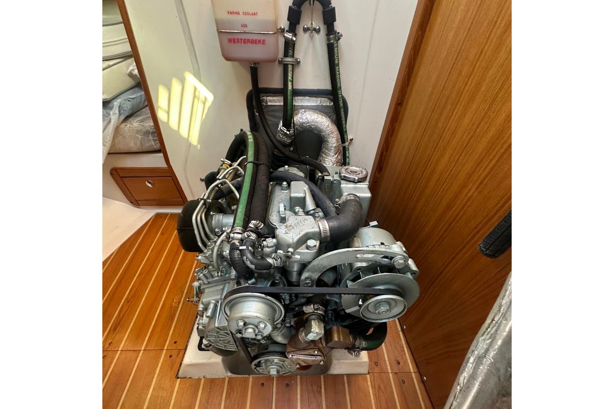 2005 Catalina 310