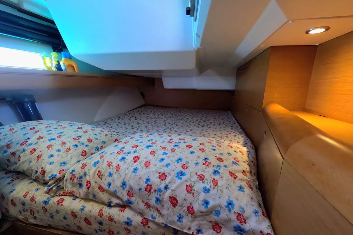 2014 Jeanneau Sun Odyssey 469