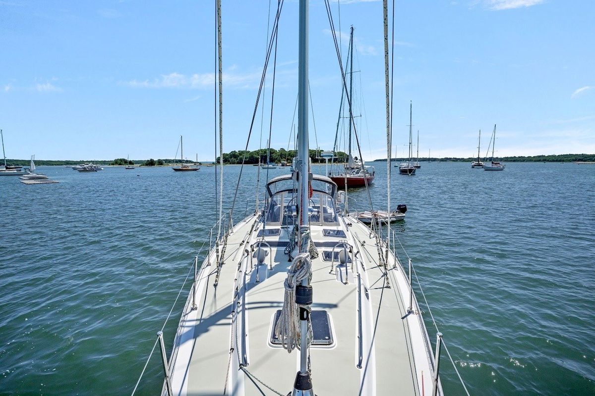 2005 Hylas 54