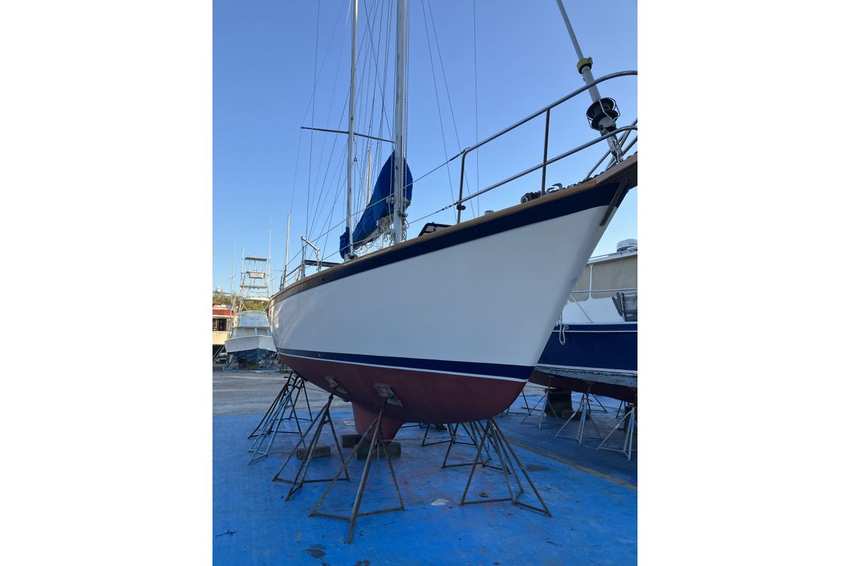 1981 Pearson 365 Ketch