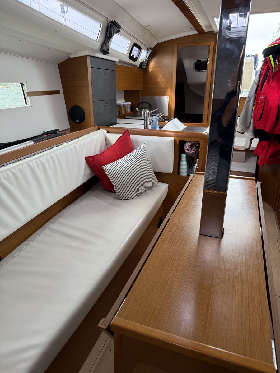 2017 Jeanneau Sun Odyssey 349