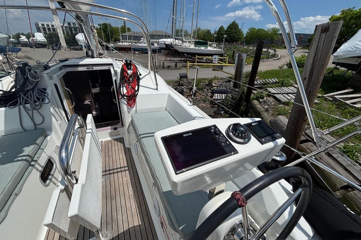 2021 Beneteau Oceanis 30.1