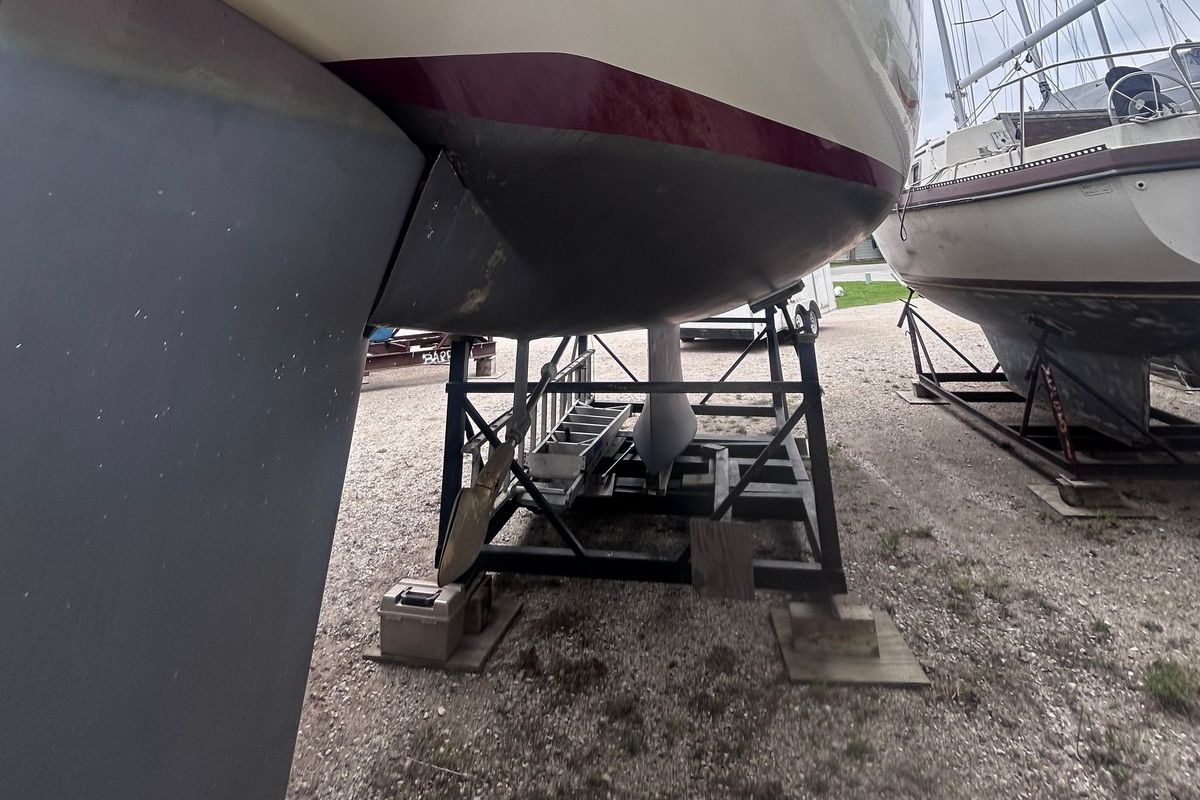 1981 Islander Peterson 40